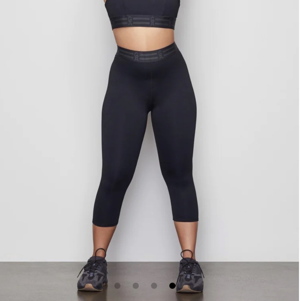 Good American The Icon Capri Legging